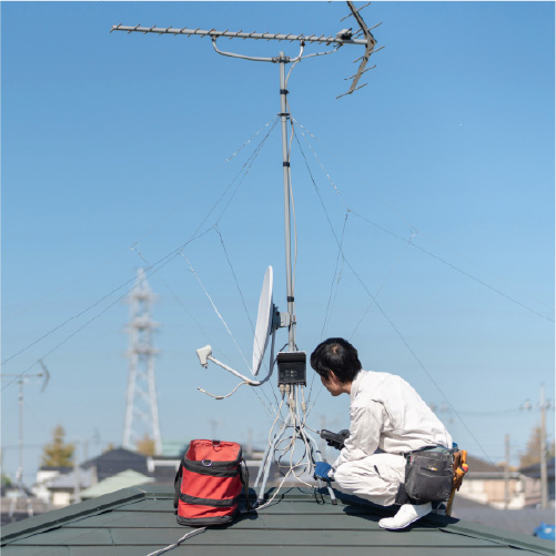 アンテナ機器設置の様子